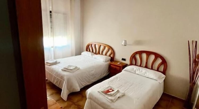 Трёхместный семейный номер Standard c 1 комнатой Hostal Castilla
