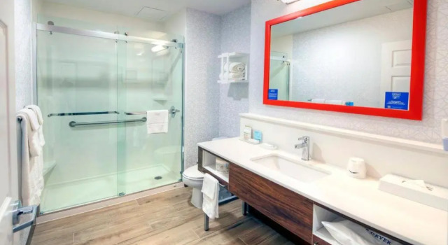 Люкс Hampton Inn by Hilton Ottawa Airport