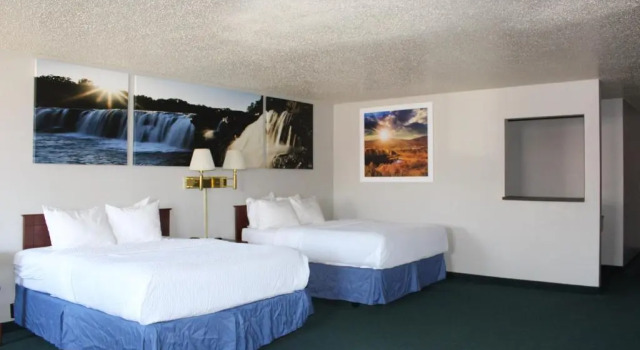 Четырёхместный люкс Days Inn by Wyndham Sioux Falls