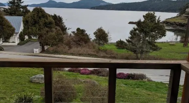 Апартаменты The Landmark Inn on Orcas Island