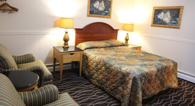 Willows Motel, Varaa Motelli Hotellit New England uima-altaalla, Uima-allas