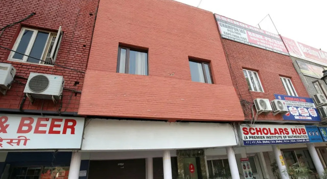 Capital O 322 Hotel Royal, Prenota Hotel Chandīgarh Chandigarh Region