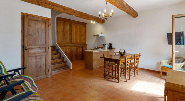 Charming Holiday Home in Tautavel With Balcony, Забронировать Отель Отели Тотавель с парковкой, Парковка