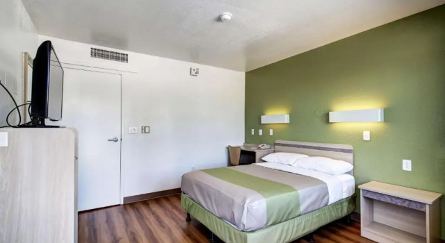 Двухместный номер Standard Econo Lodge Midvale