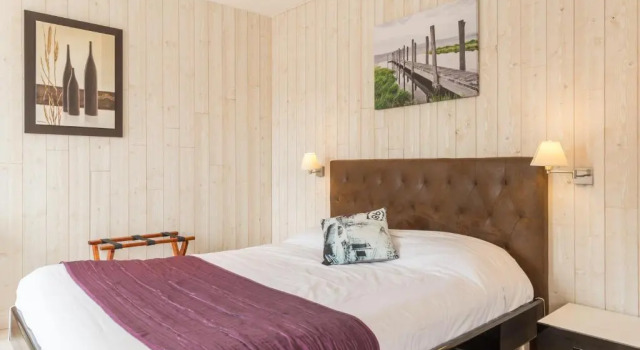 Четырёхместный номер Standard Logis Hôtel LOliveraie