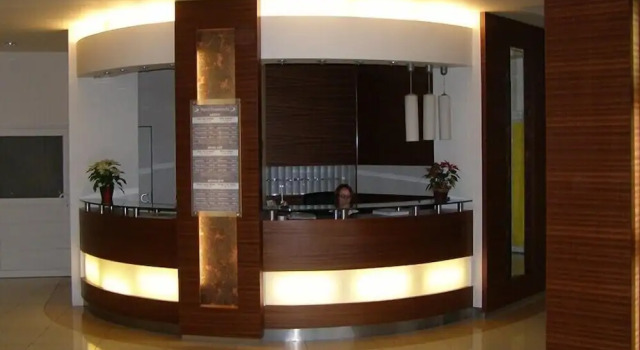 Hotel Promenada, Забронировать Отель Отели Мазурия с парковкой, Парковка