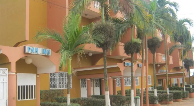Hotel Le Fibi, Reservar Hotel Hotéis em Mfoundi com pequeno-almoço, Café da manhã