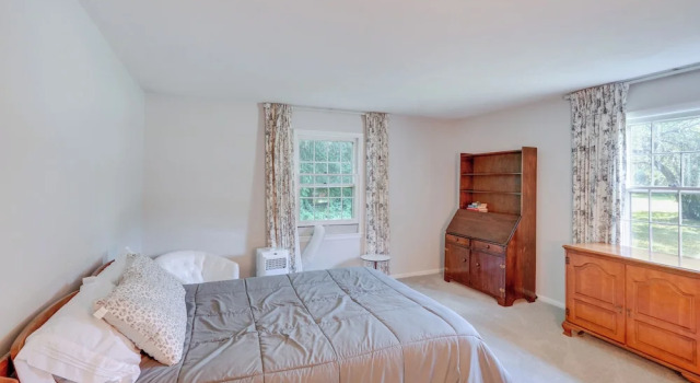 Water-view Home in the Berkshires, Buchen Sie Ferienhaus  