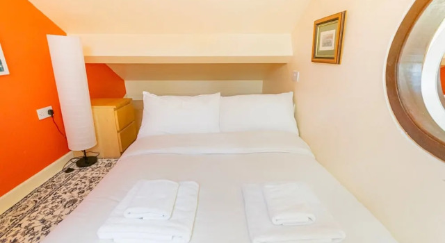 2 Bedroom City Cottage In Pheonix Park, Забронировать Дом для отпуска Отели Дублина с парковкой, рядом с Музей пива Гиннесс, Парковка