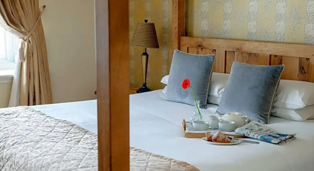 Номер Deluxe Three Salmons Hotel