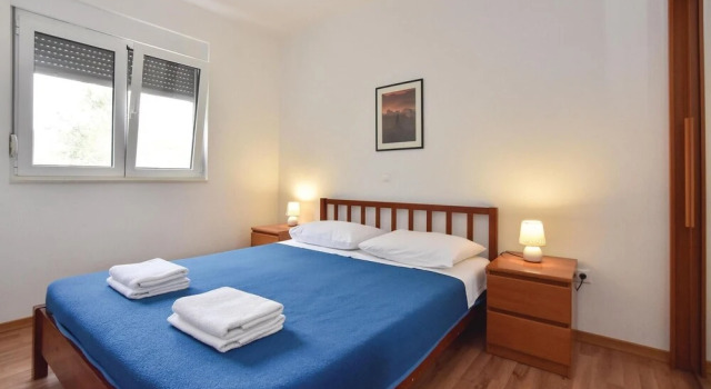 Awesome Home in Duce With Wifi and 9 Bedrooms, Rezerwuj Hotel Hotele w Split-Dalmatia County z parkingiem, Parking