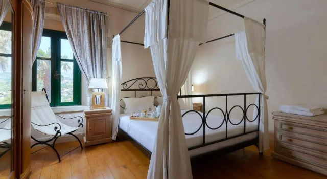 Castello Villa Daphnes - Private Pool & Whirlpool