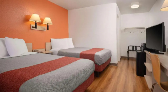 Четырёхместный номер Deluxe Motel 6 San Luis Obispo North