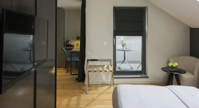 Двухместный номер Deluxe с балконом и с видом на город Livris Hotel