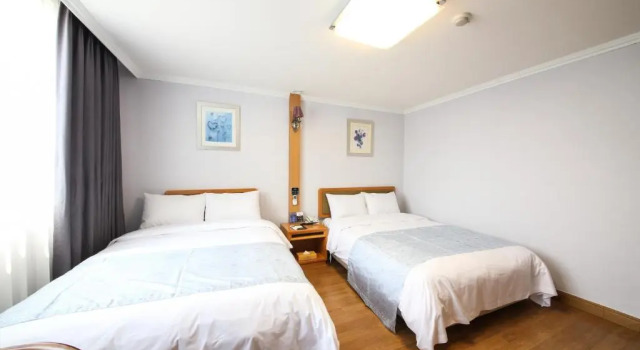 Standard Doppel Familie Zimmer Utopia Tourist Hotel