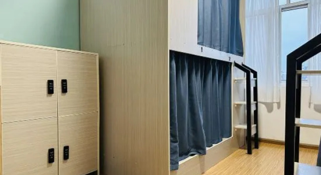 Кровать в общем номере (женский номер) Fine Days Youth Hostel
