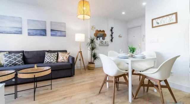 Apartamento 2 en Estadio del Sevilla, 3 habitaciones,4 camas y metro