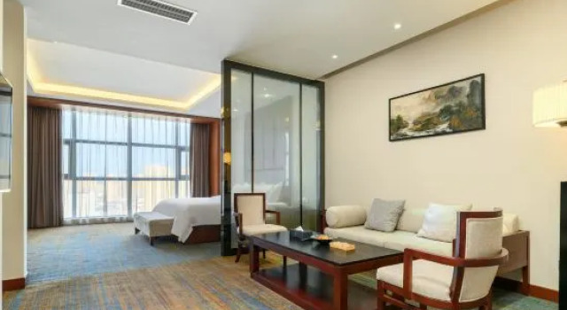 Люкс Deluxe Shehong Kuangyi Hotel (Yongyi Square)