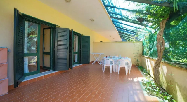 Семейные апартаменты с видом на море Villa 1 Sunset with Pool on Seashore