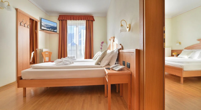 Четырёхместный номер Comfort с 2 комнатами с видом на горы Hotel Interalpen