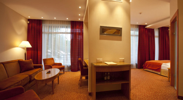 Amber SPA Boutique Hotel, Rezerwuj Ośrodek wypoczynkowy Hotele w Riga z parkingiem, Parking