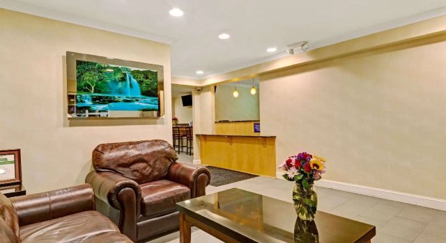 Econo Lodge Bethel - Danbury, Забронировать Отель Данбери штат Коннектикут, рядом с Western Connecticut Medical Group