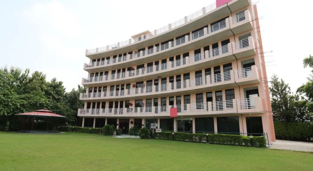 OYO 6242 Jalsa Resort, Забронировать Курортный отель Лакхнау штат Уттар-Прадеш
