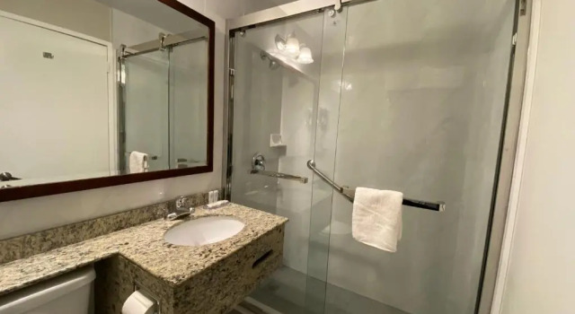 Четырёхместный номер Standard Travelodge by Wyndham Richmond Hill