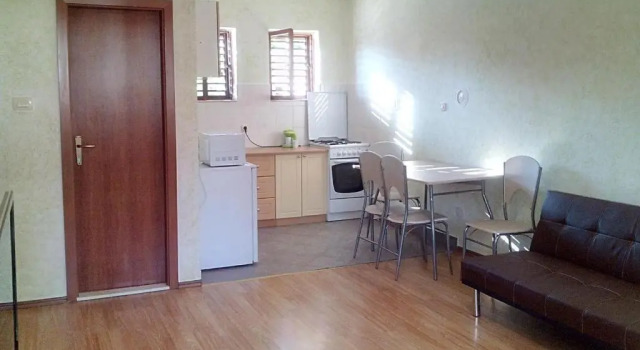 Holiday House Tea, Забронировать Отель Отели Трибунь с бассейном, рядом с Пристань для яхт Трибуни, Бассейн