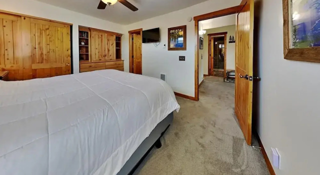 Номер Standard Summer Fun - SLOPESIDE 4BR/3BA with 3 Spas, Pool and Sauna - Perfect for Family and Friend Getaways All Year Round by RedAwning