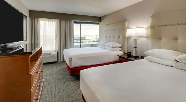Люкс с 2 комнатами с балконом Drury Inn & Suites Phoenix Airport