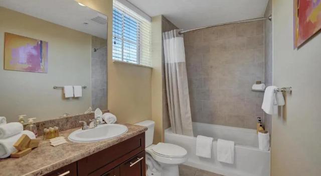 Люкс Dharma Home Suites South Miami at Red Road Commons