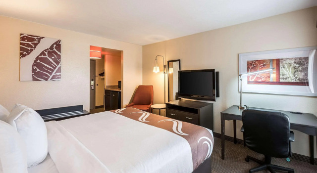 Quality Inn & Suites, Забронировать Отель Рино США, рядом с Diamonds Casino