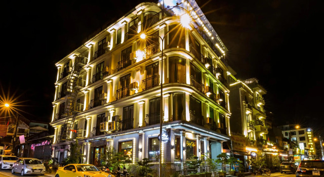 Q Sapa Hotel, Забронировать Отель Шапа Лаокай, рядом с Рынок Сапа