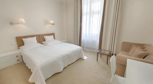 Апартаменты Hotel Embassy