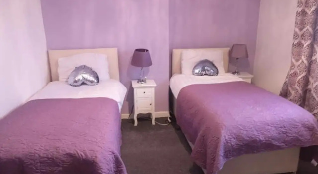 Self Contained 2 Bedrooms House Free Parking, Prenota Casa vacanze Galston 