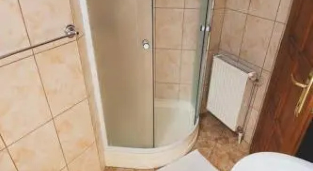 Balázs Panzió, Varaa Hotelli Izvoare 