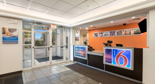 Motel 6-Orlando, FL - International Dr, Prenota Motel Doctor Phillips Stati Uniti
