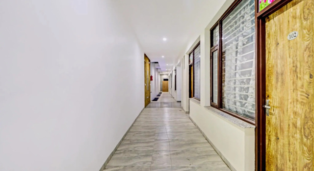 OYO 76181 Hotel Raj Residency, Rezerwuj Hotel Mohali Punjab