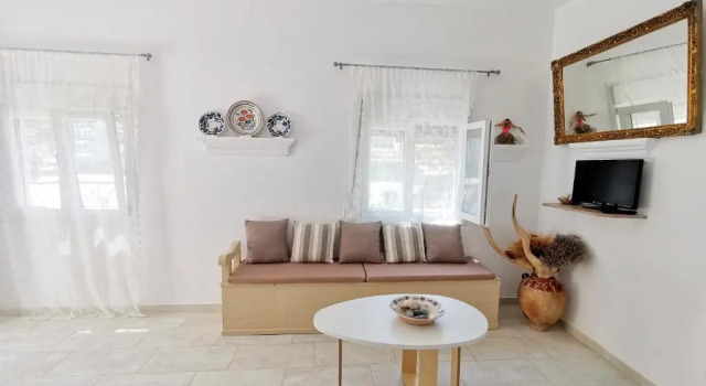 Коттедж Theros House