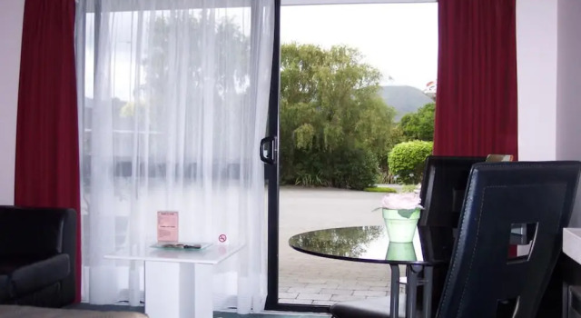 Студия Standard Camellia Court Motel