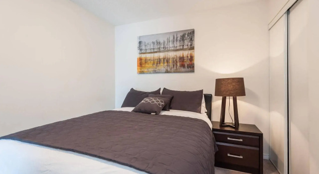 Life Suites - Front and Spadina