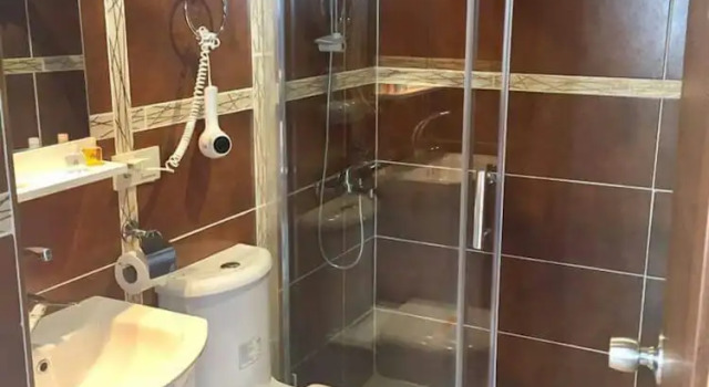 Кровать в общем номере Karyola Otel - Caters to Men