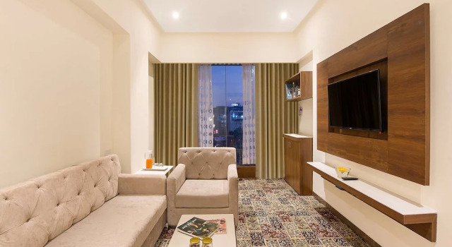 Люкс HRJ Sarovar Portico Indore