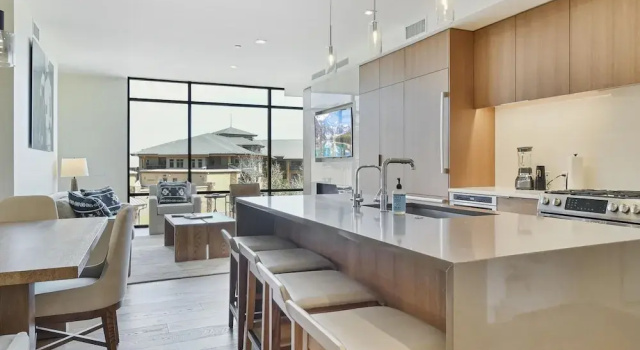 Апартаменты Lift Condo With Ski-in out w Village Access hot tub Fitness Center ski Rentals On-site