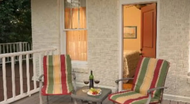 Двухместный номер Standard с балконом Delta Street Inn