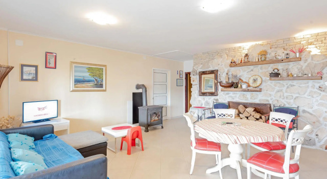 Modern Holiday Home in Mandre with Barbeque
