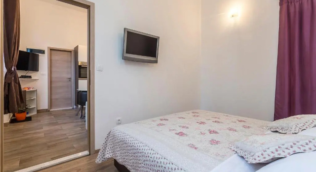 Apartments Ivan i Toma, Prenota Appartamento Hotel a Croatian Islands con parcheggio, Parcheggio