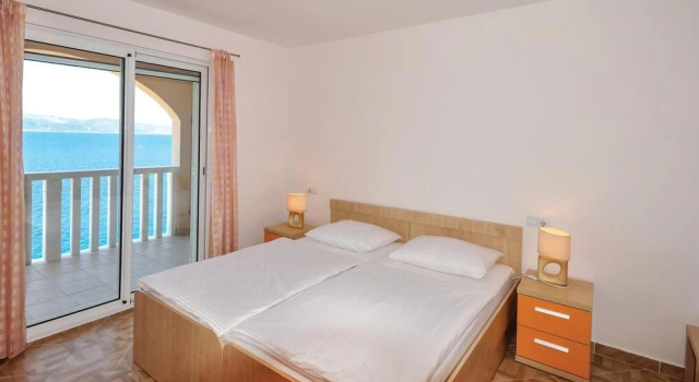 Beautiful Home in Stanici With Wifi and 1 Bedrooms, Rezerwuj Hotel Hotele w Split-Dalmatia County z parkingiem, Parking