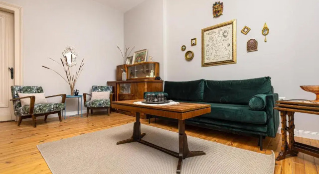 Апартаменты The Old Town Vintage 2-Bedroom Jewel